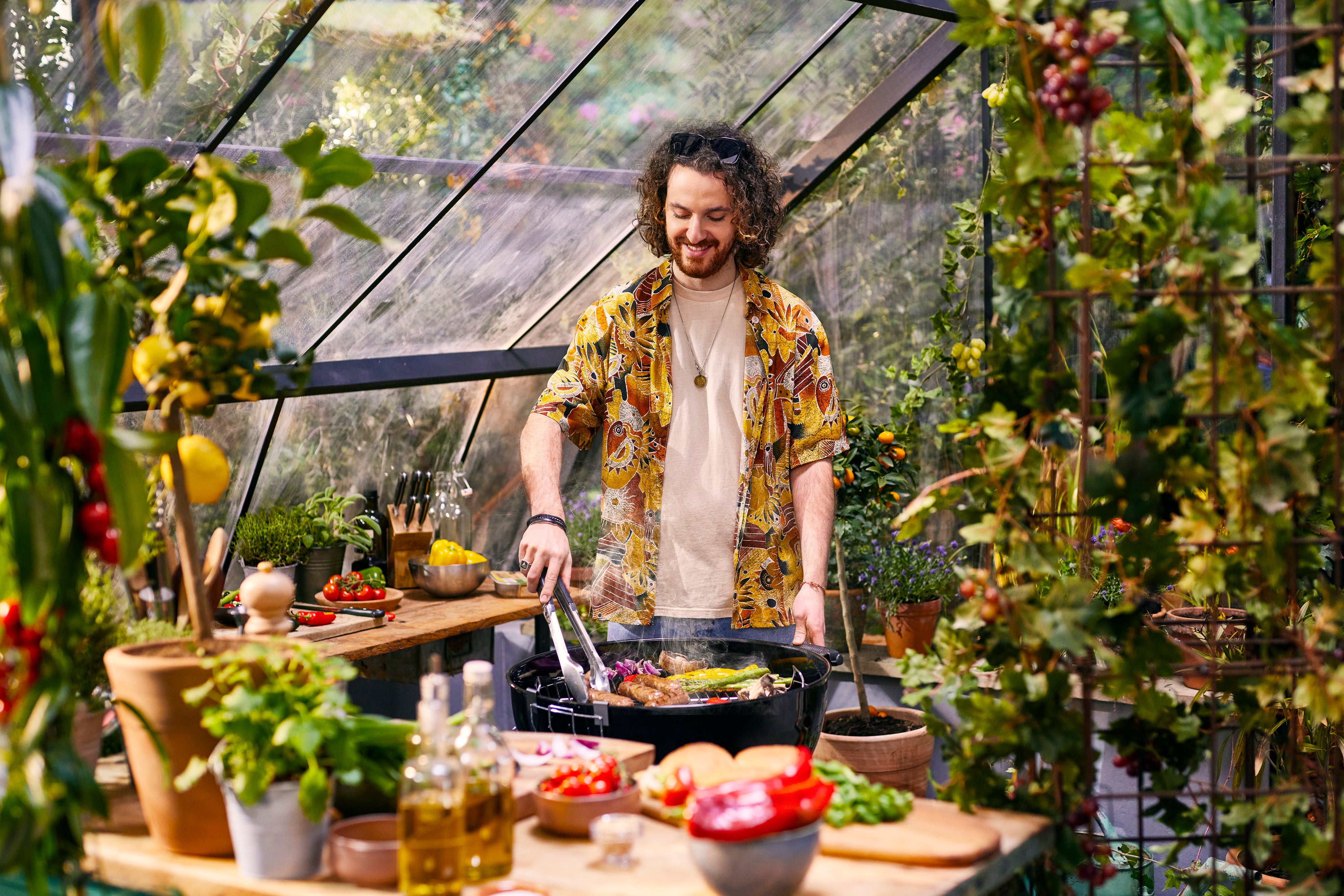 210407_MEDIAMONKS_GG_BBQ Lifestyle1.jpg chef_cooking