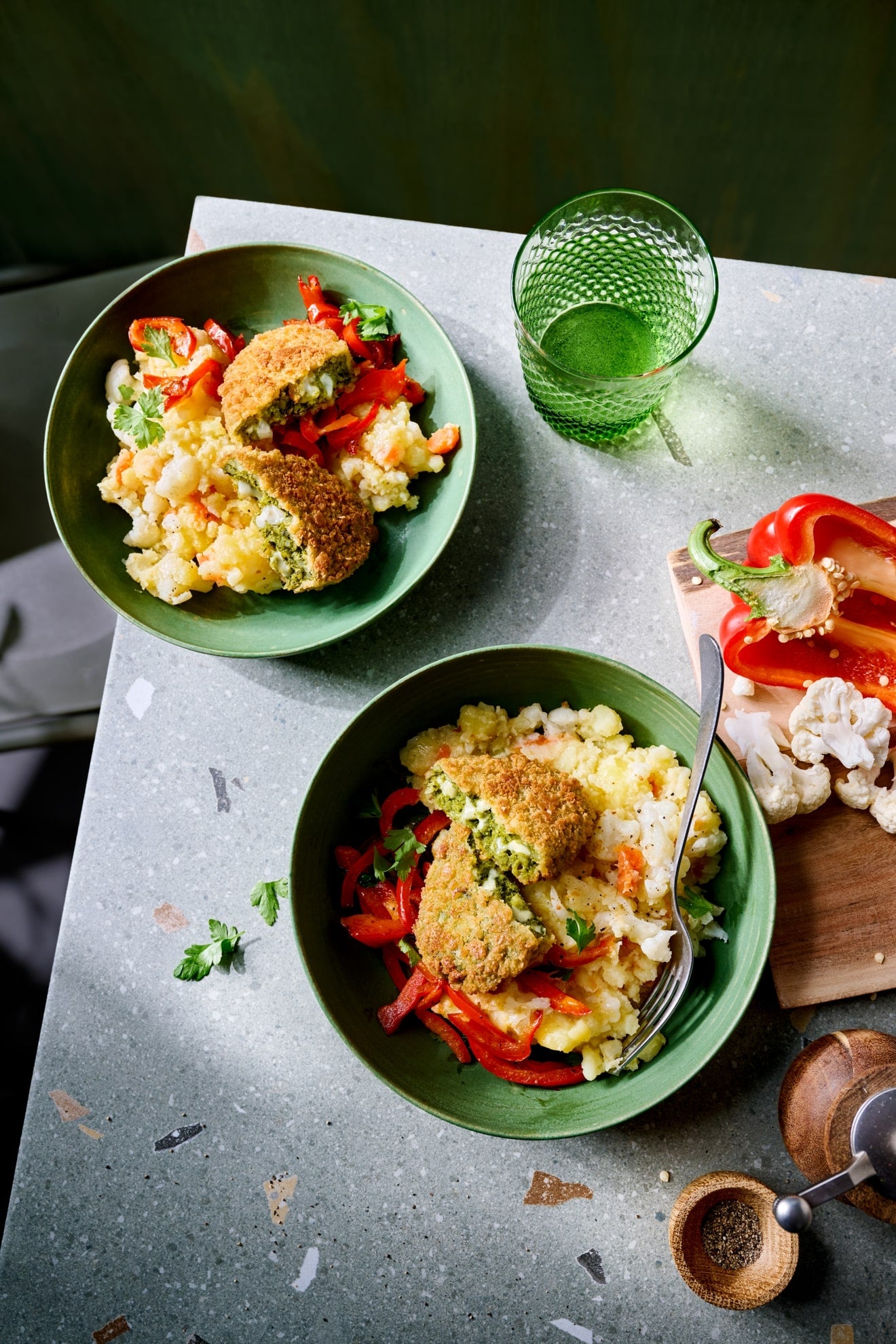 Spinat-Käse Knuspertaschen mit Blumenkohlpüree