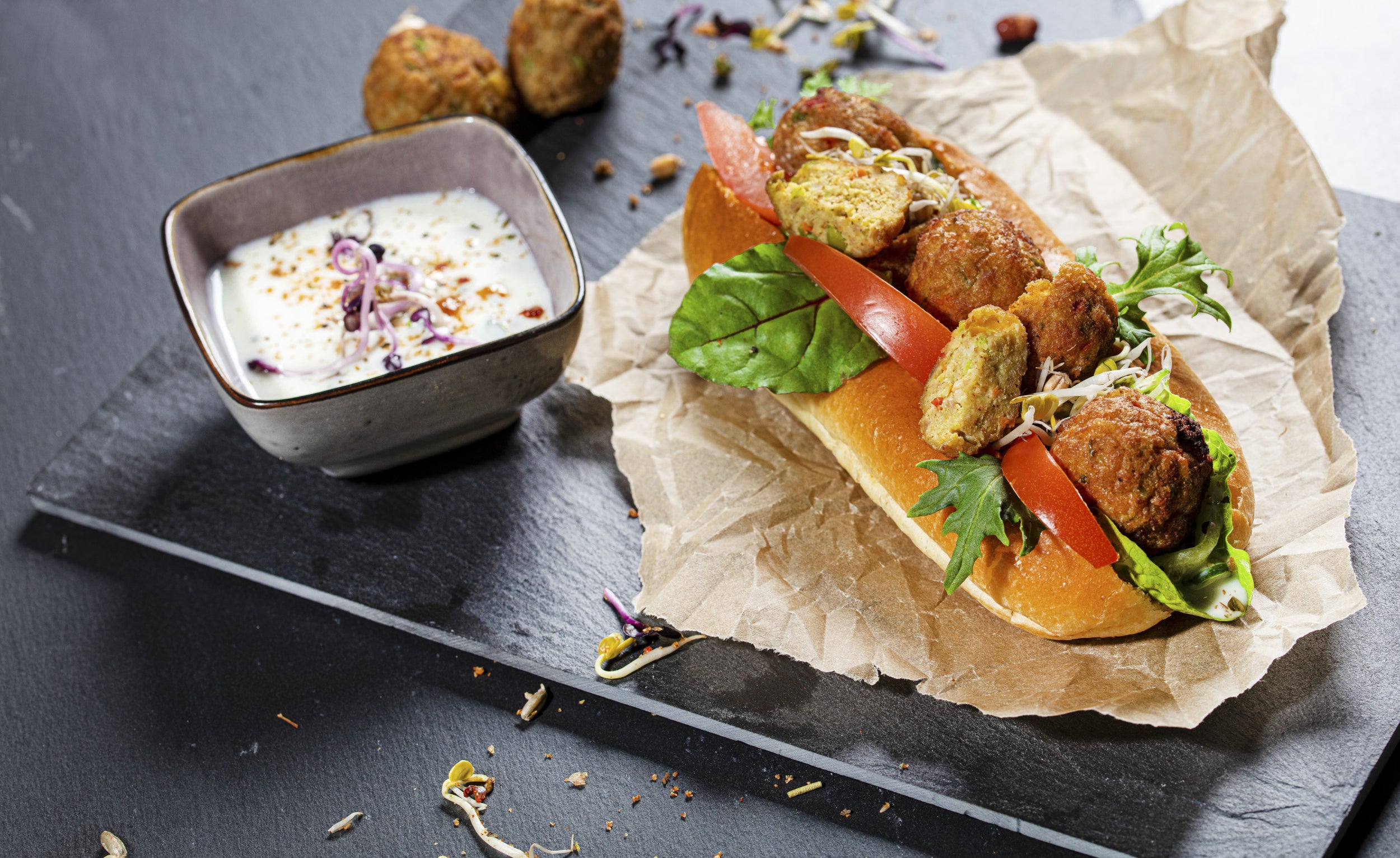 Vegetarischer Gemüsebällchen Hot Dog