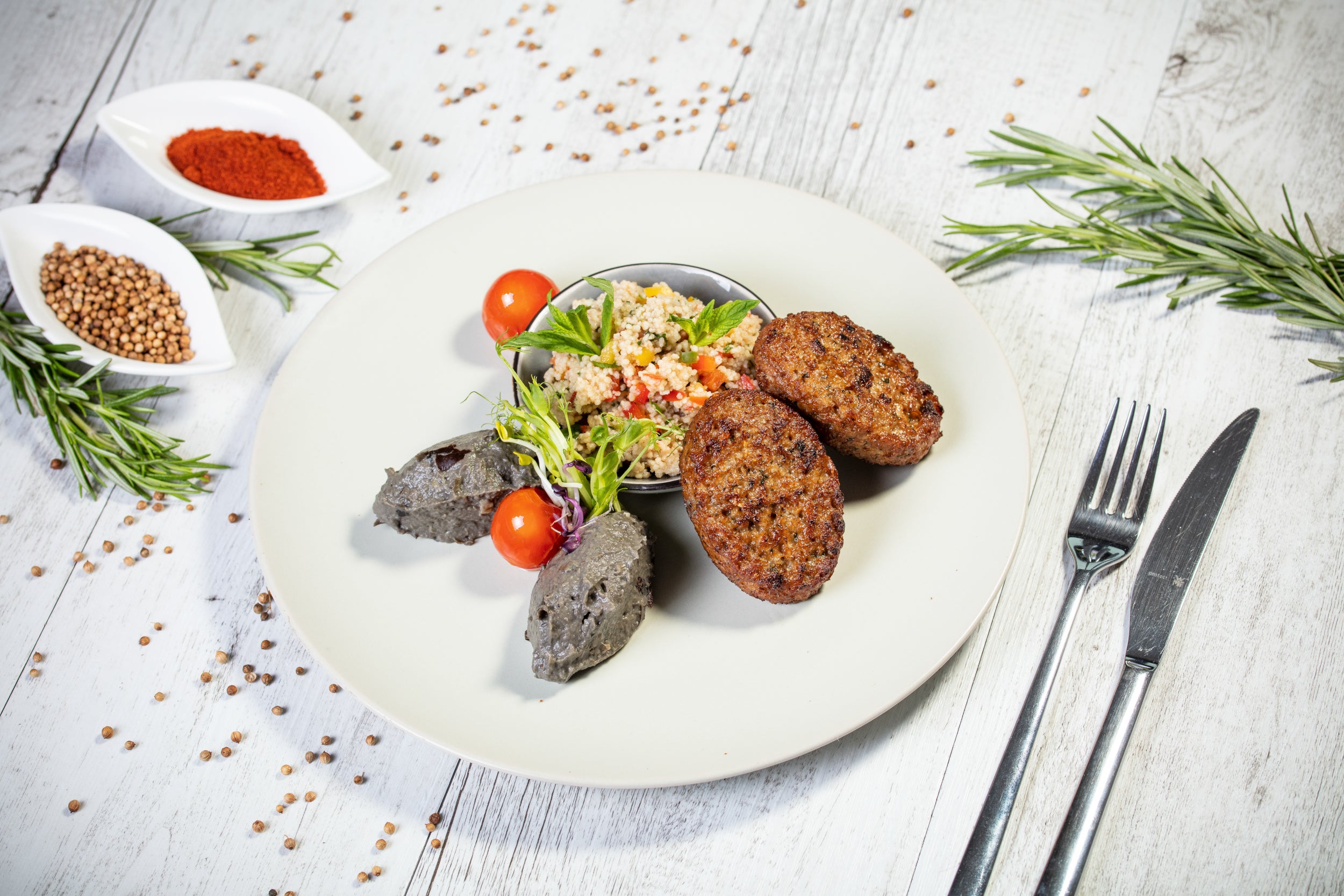 Vegetarische Frikadellen an Couscous