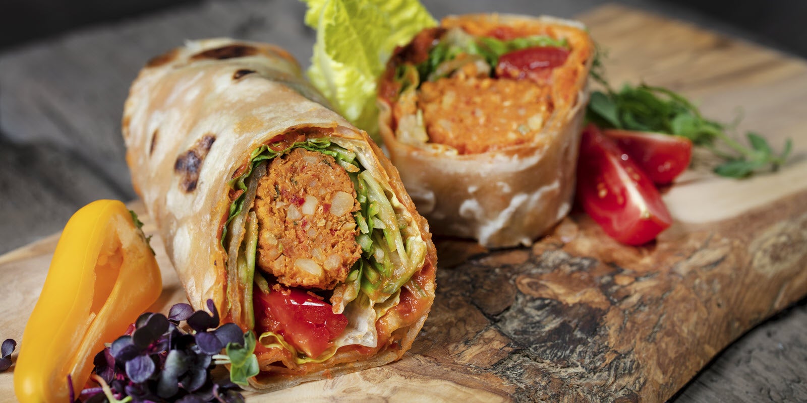 Pikanter Wrap mit veganen Falafeln