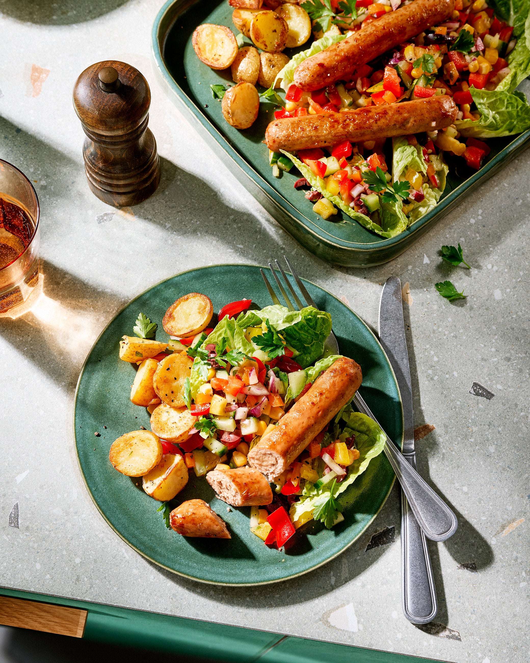 No Waste Salat mit Sensational Bratwurst