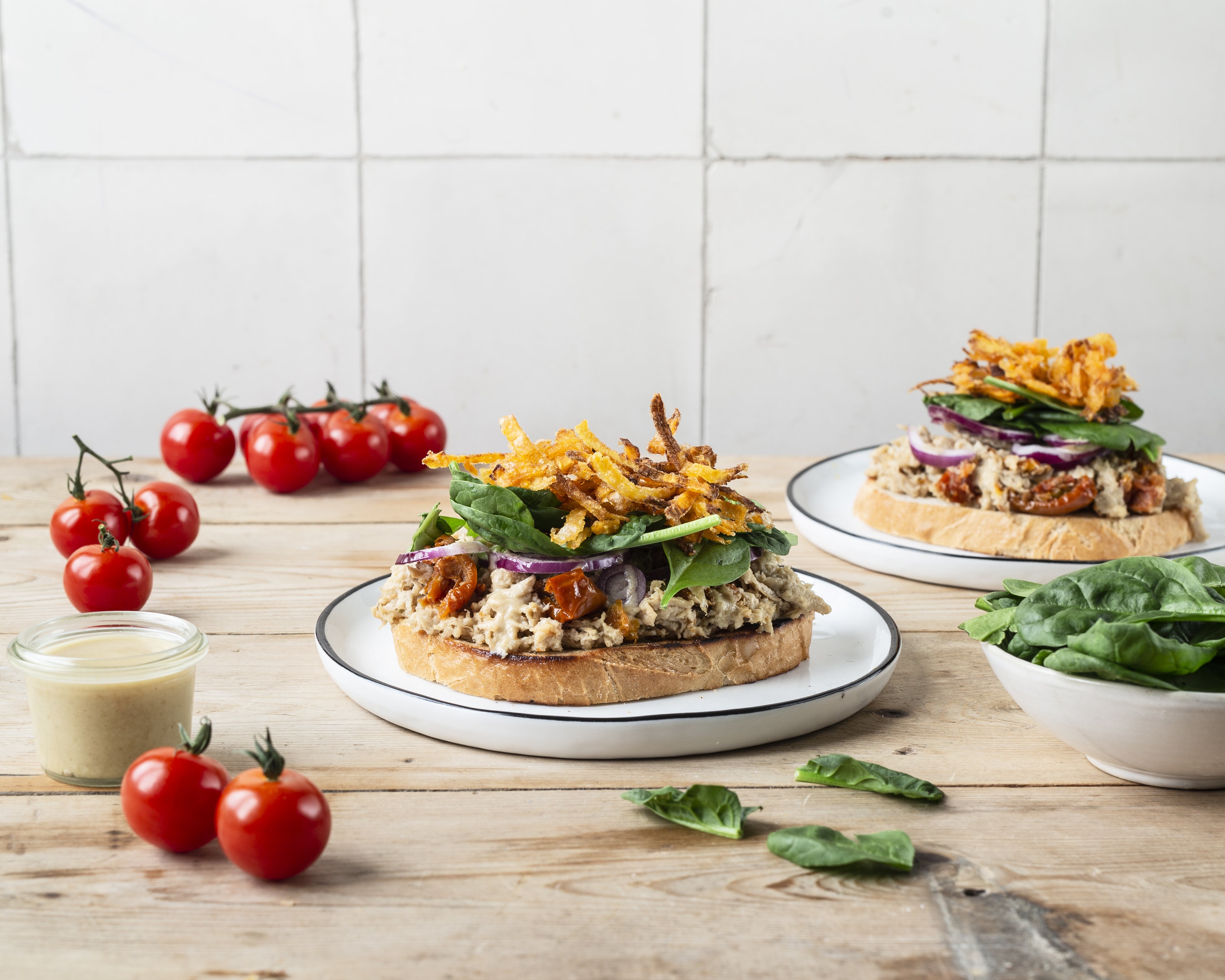 Mediterranes Thun-Visch Sandwich mit Süßkartoffelcrunch