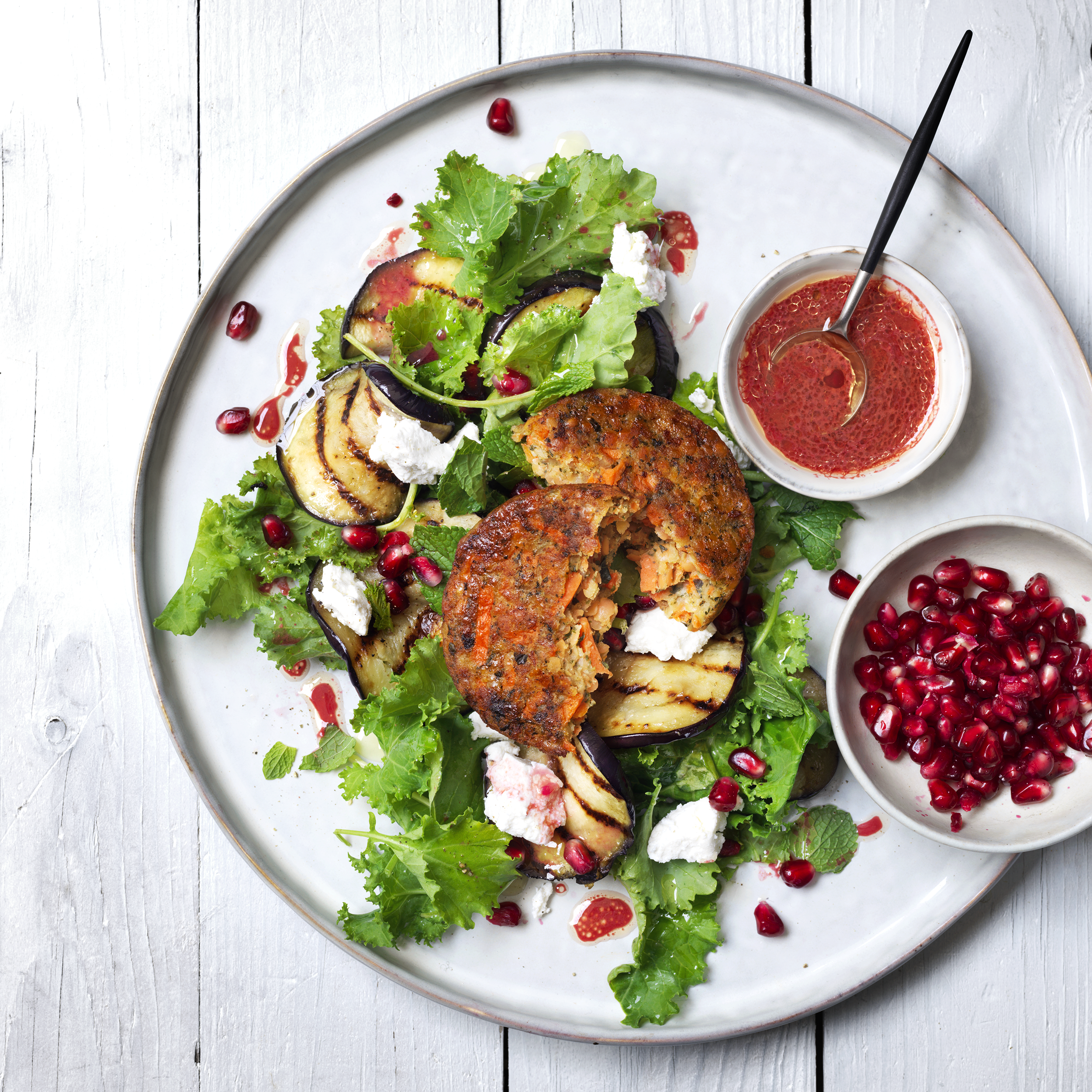 Spinat-Auberginen-Salat mit Linsenburger