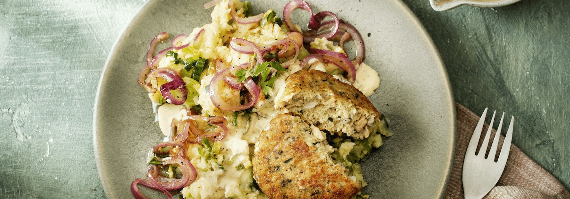 Vegane Frikadellen mit Kartoffelstampf und Senfsauce