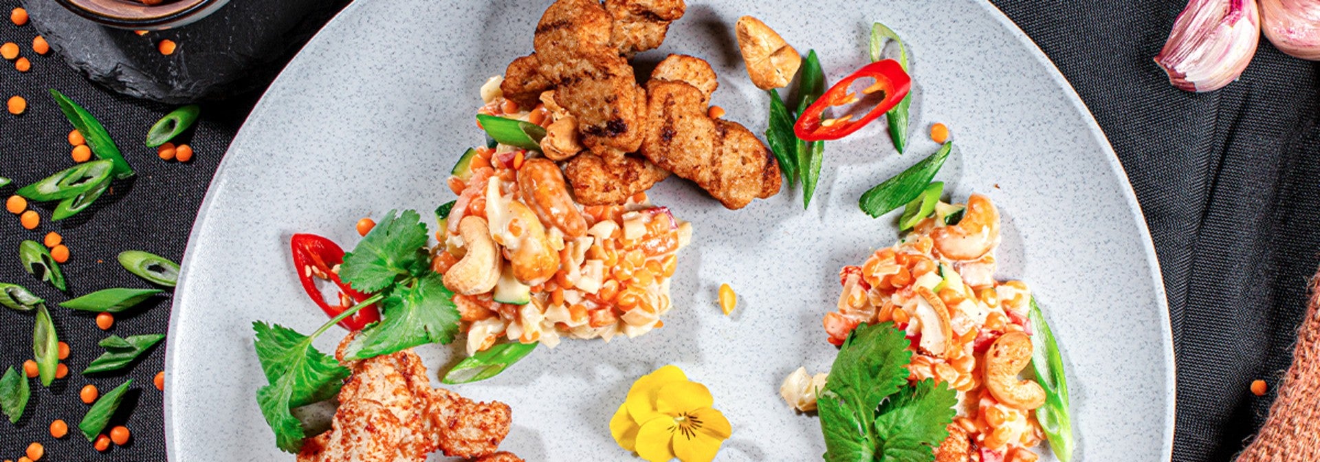 Vegetarische Filet-Streifen auf Linsen-Kokos-Gemüse