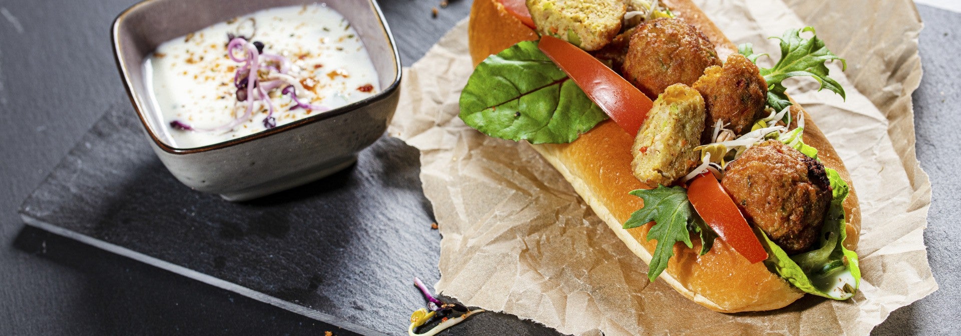 Vegetarischer Gemüsebällchen Hot Dog