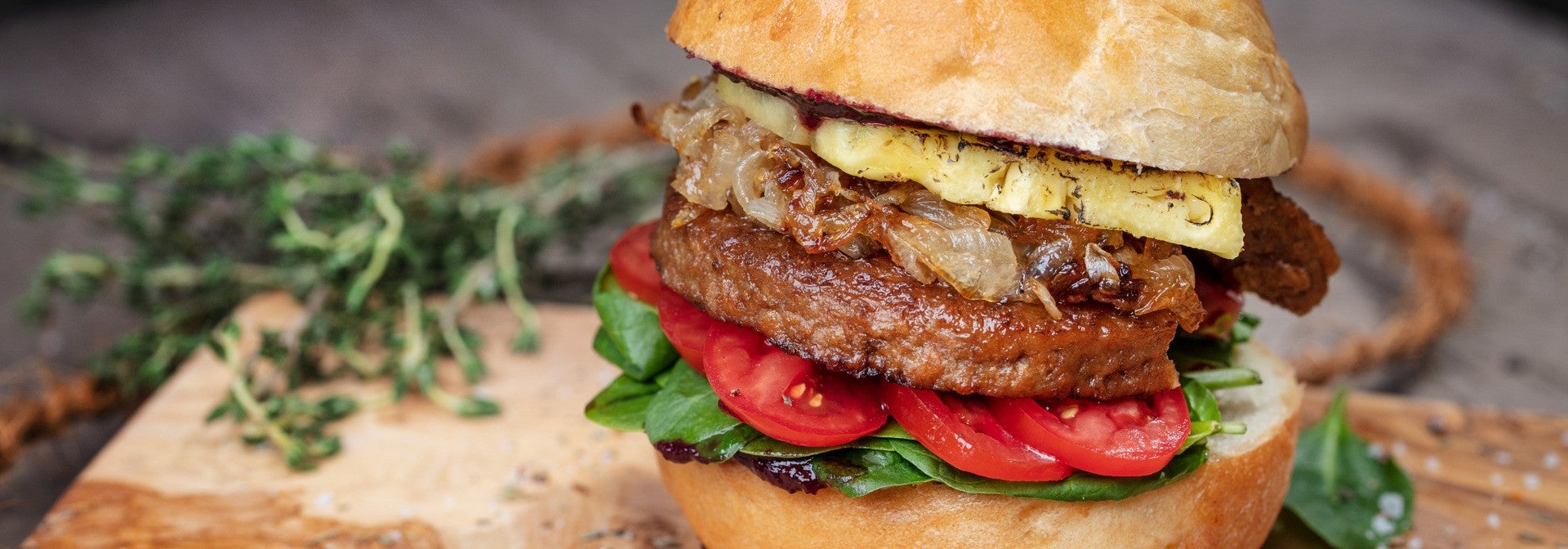 Vegane BBQ Kirsch Burger