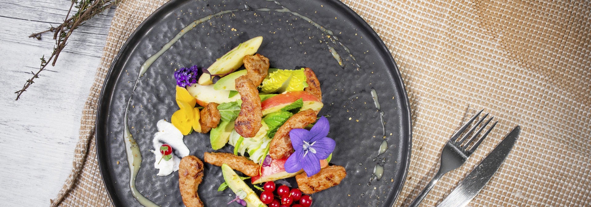 Avocadosalat mit vegetarischen Filet-Streifen