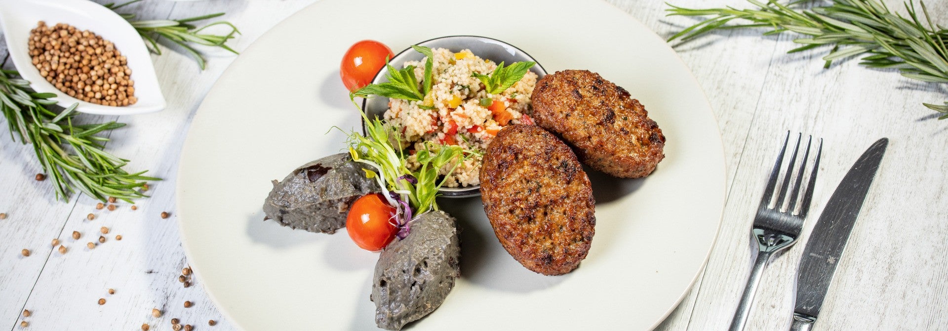 Vegetarische Frikadellen an Couscous