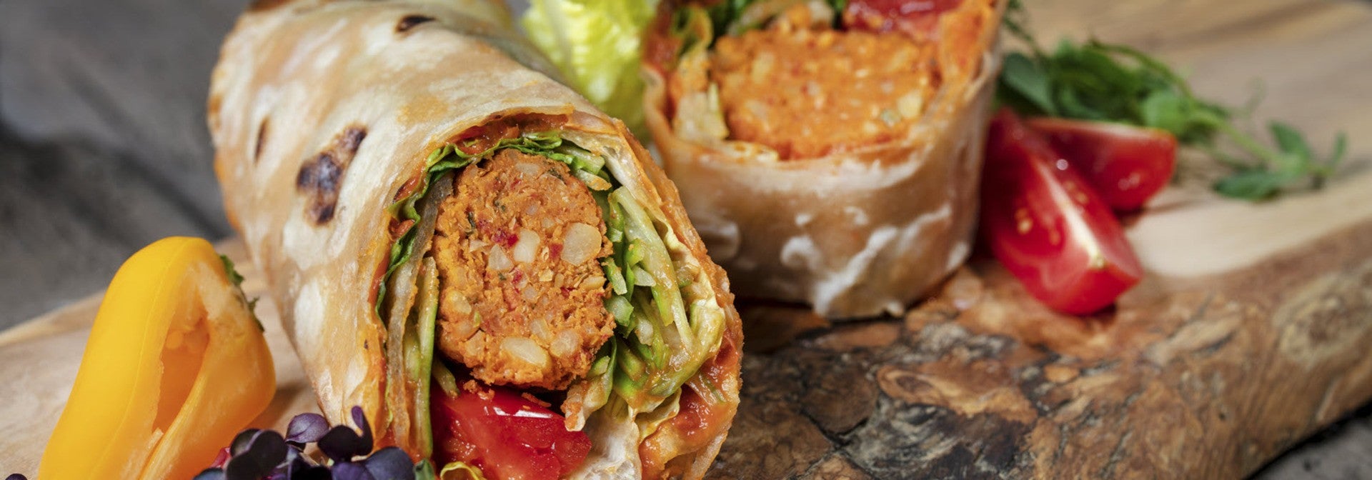 Pikanter Wrap mit veganen Falafeln