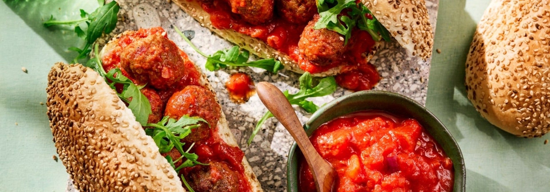 Sandwiches mit vegetarischen Hackbällchen