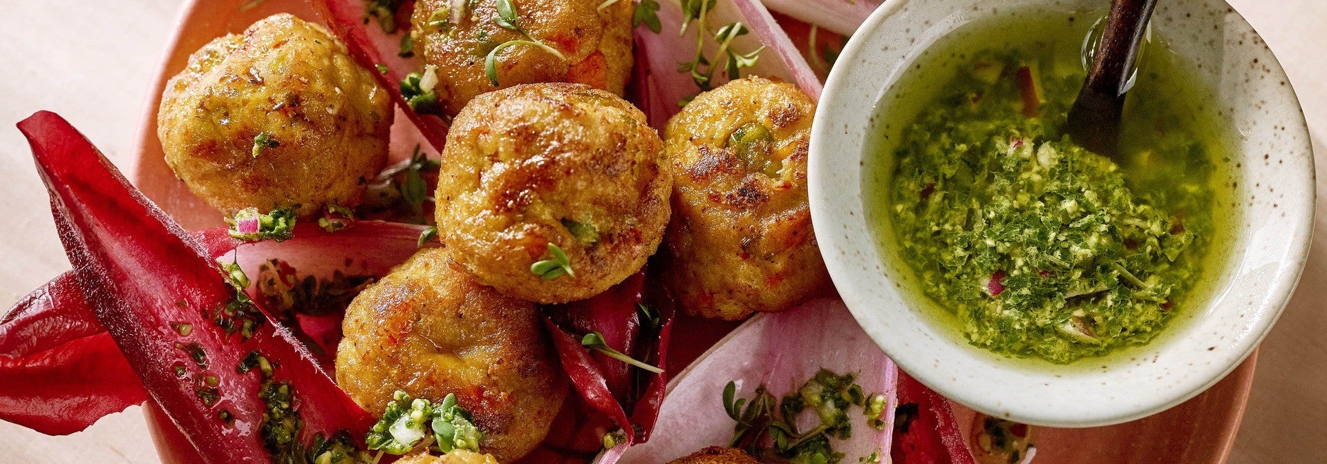 Gemüsebällchen Schiffchen mit Kräuterdressing