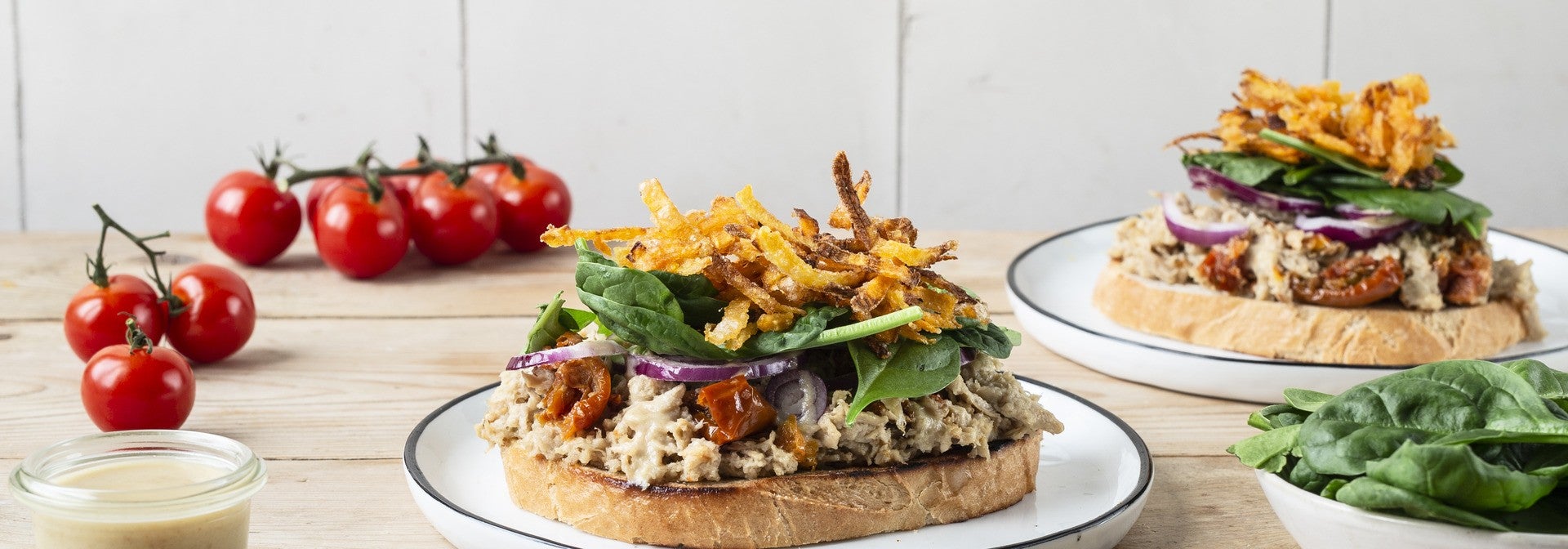 Mediterranes Thun-Visch Sandwich mit Süßkartoffelcrunch