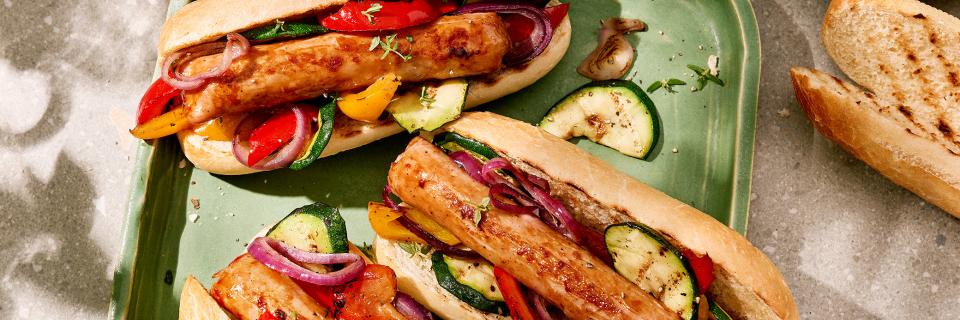 Bratwurst Panini mit gegrilltem Gemüse