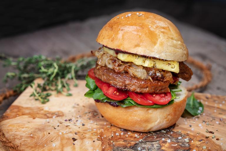 Veganer BBQ Kirsch Burger GG
