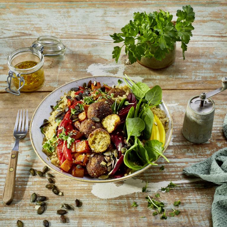 Rainbow-Bowl mit Garden Gourmet Falafel Falafel Rainbow Bowl