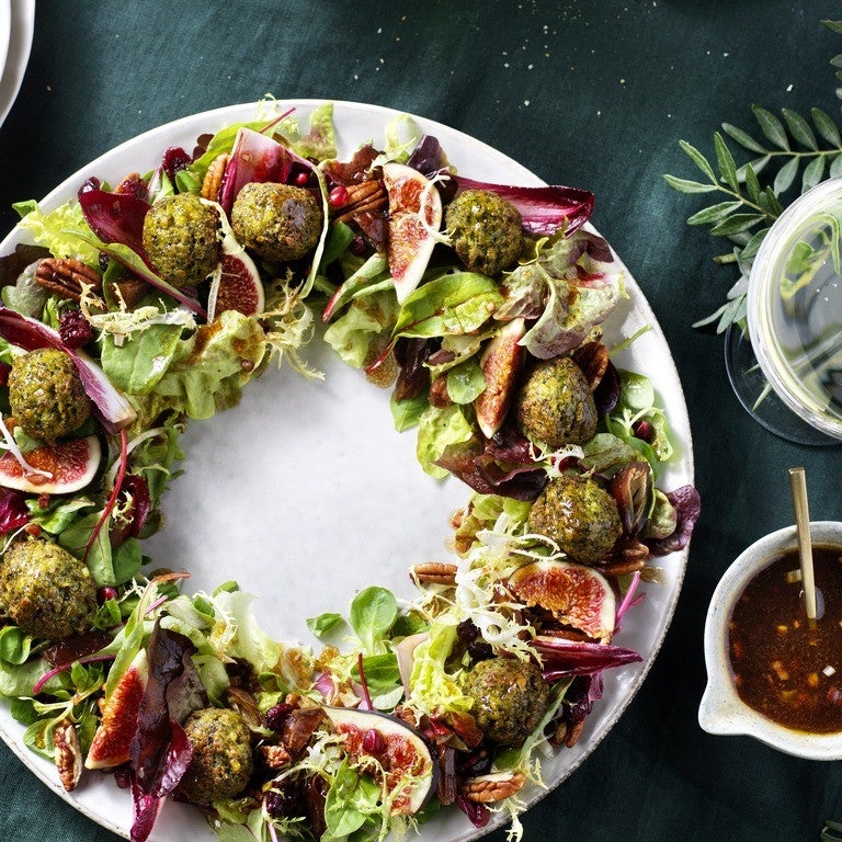 Adventskranzsalat mit Spinat-Falafel Adventskranzsalat mit Spinat-Falafel