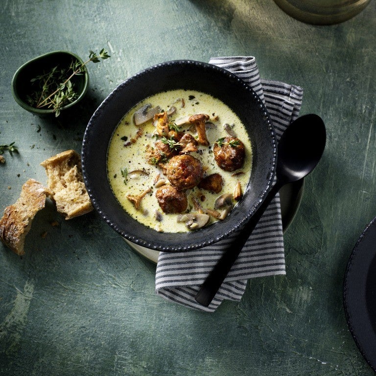 Cremige Pilzsuppe mit vegetarischen Bällchen