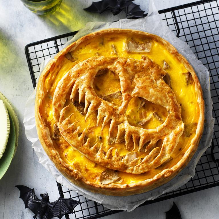 Halloween Kürbiskuchen mit Sensational Filet-Stückchen Halloween Kürbiskuchen