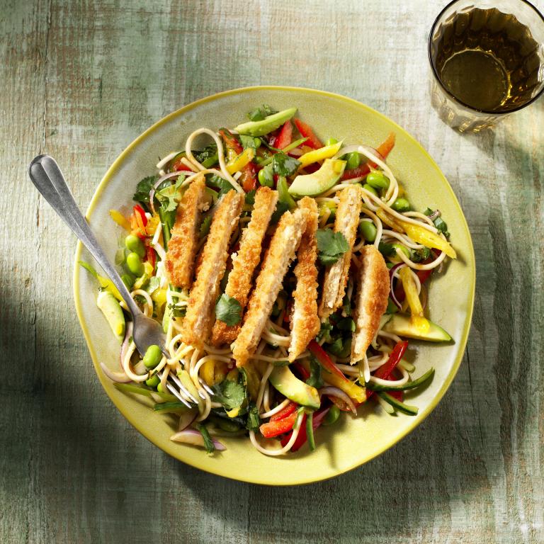 Nudelsalat mit veganem Schnitzel Nudelsalat mit veganem Schnitzel