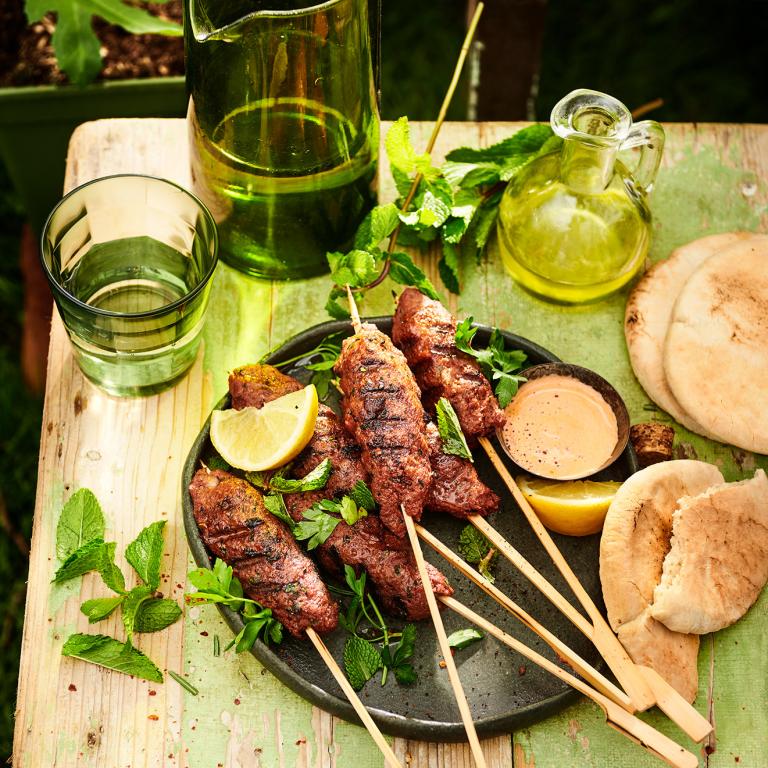 Kofta Kebabs im marokkanischen Stil Kofta-Spieße