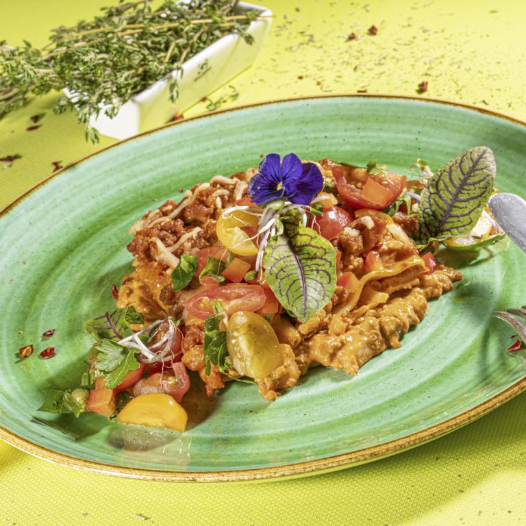 Gratinierte Cannelloni mit veganem Sensational Hack und weißem Spargel Gratinierte Cannelloni mit veganem Sensational Hack