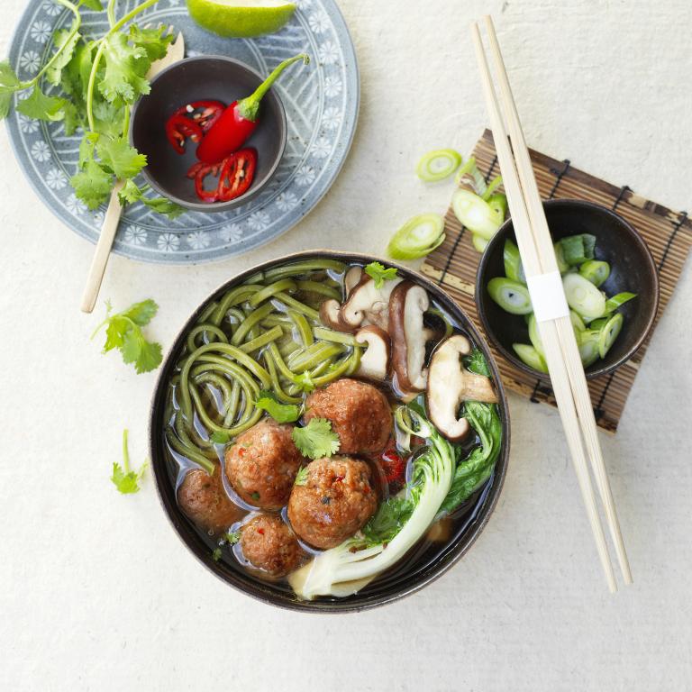 Miso Nudelsuppe mit Sensational Hack Kugeln Miso Nudelsuppe