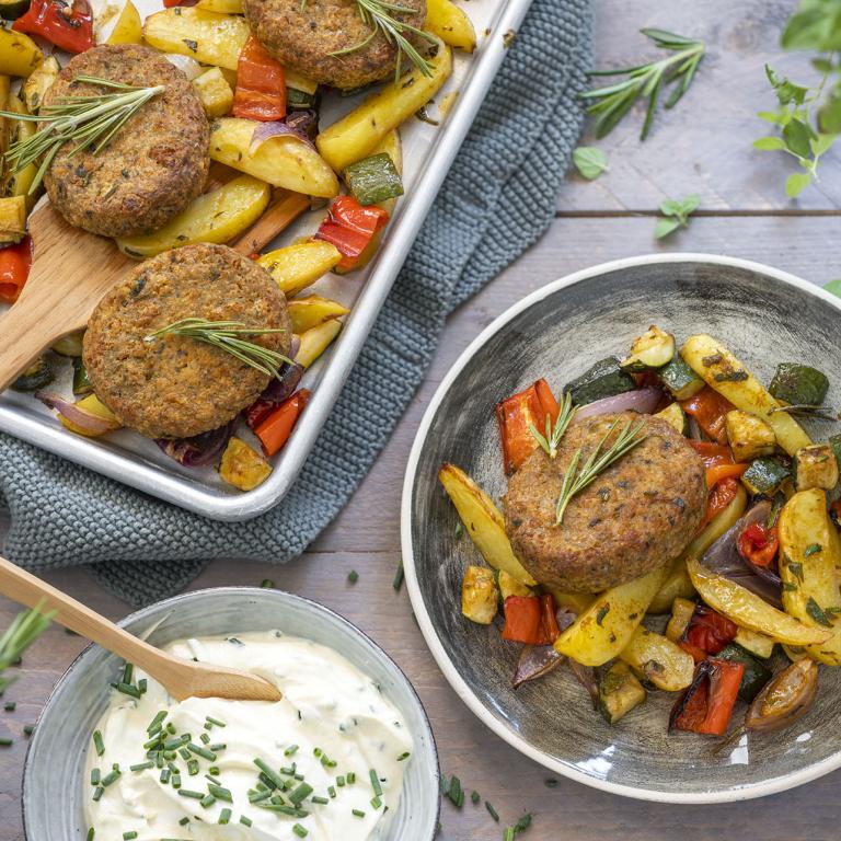 Ofen-Gemüse mit Frikadellen Ofen-Gemüse mit Frikadellen
