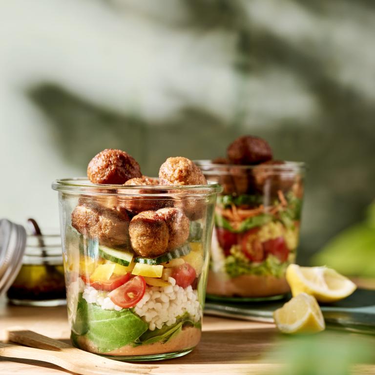 Couscous Schichtsalat mit Falafel Couscous Schichtsalat mit Falafel