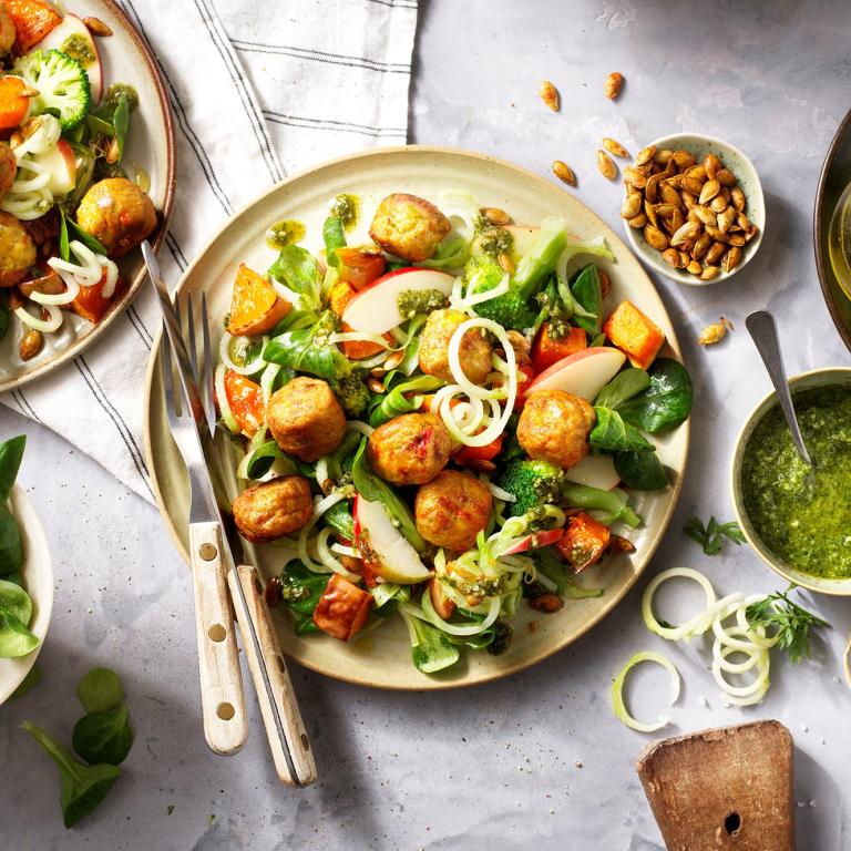 No Waste - Salat mit Gemüsebällchen No Waste Salat mit Gemüsebällchen