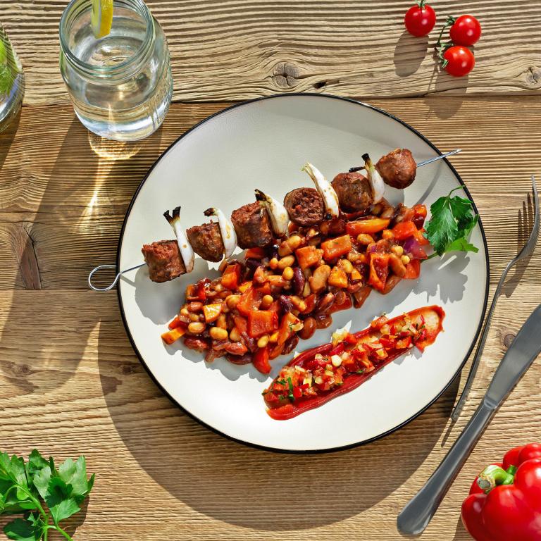 Boerewors Sensational Bratwurst mit baked beans und Chakalaka Boerewors mit Chakalaka