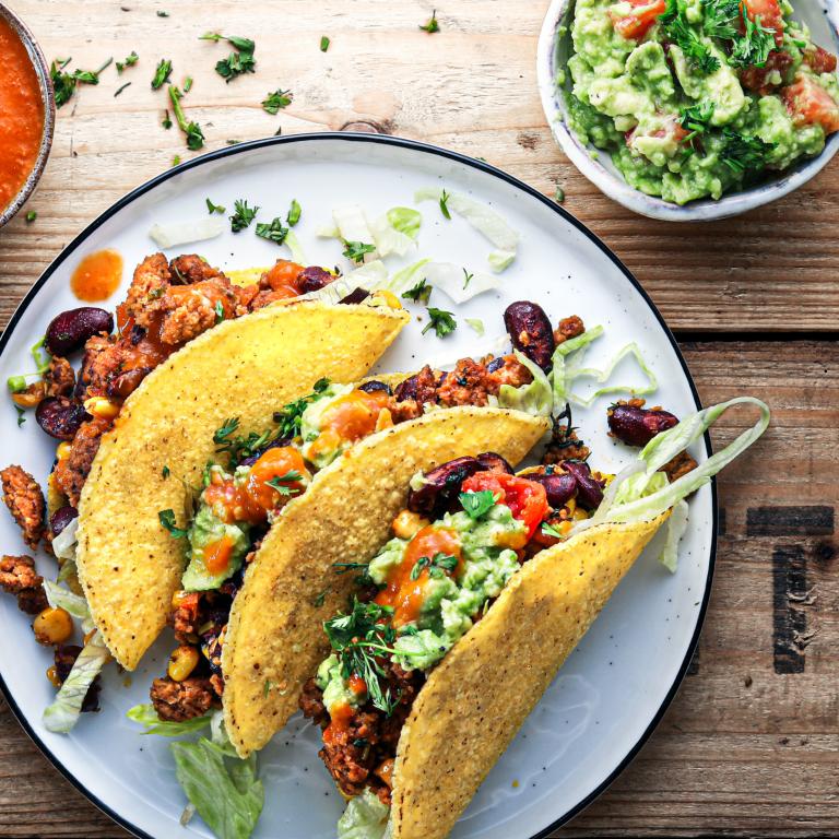 Tacos mit veganer Sensationel Hack Füllung & Guacamole