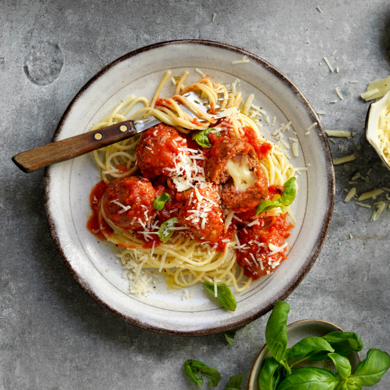 Sensational Hackbällchen mit Käsefüllung und Spaghetti Sensational Hackbällchen mit Käsefüllung