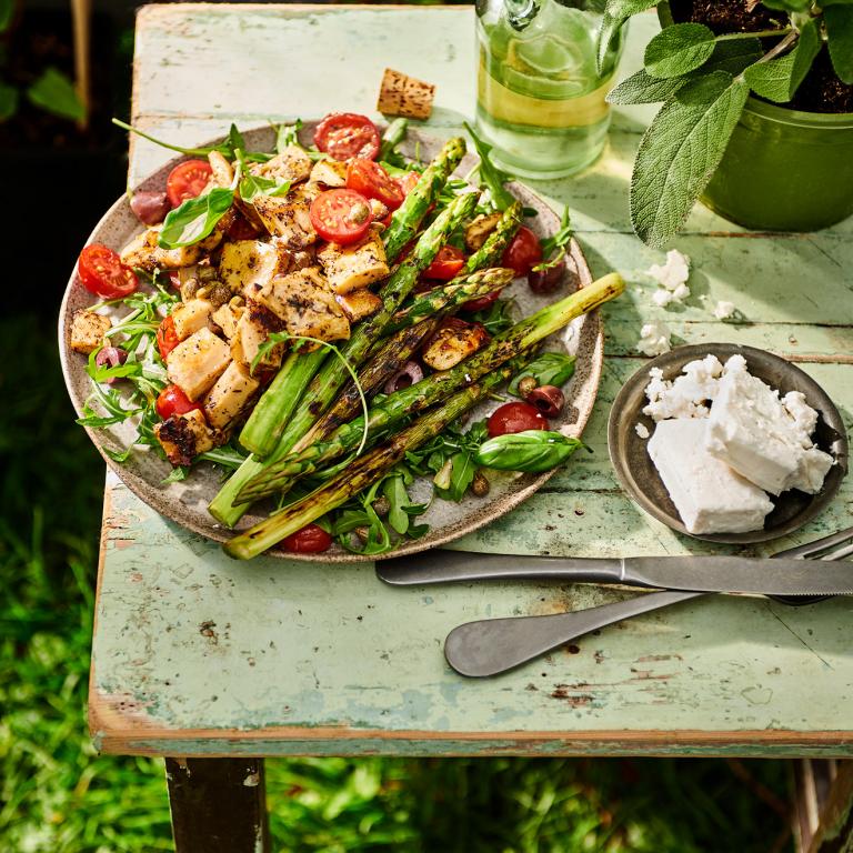 Gegrillter mediterraner Spargel Salat mit Sensational Filet-Stückchen Mediterraner BBQ-Salat