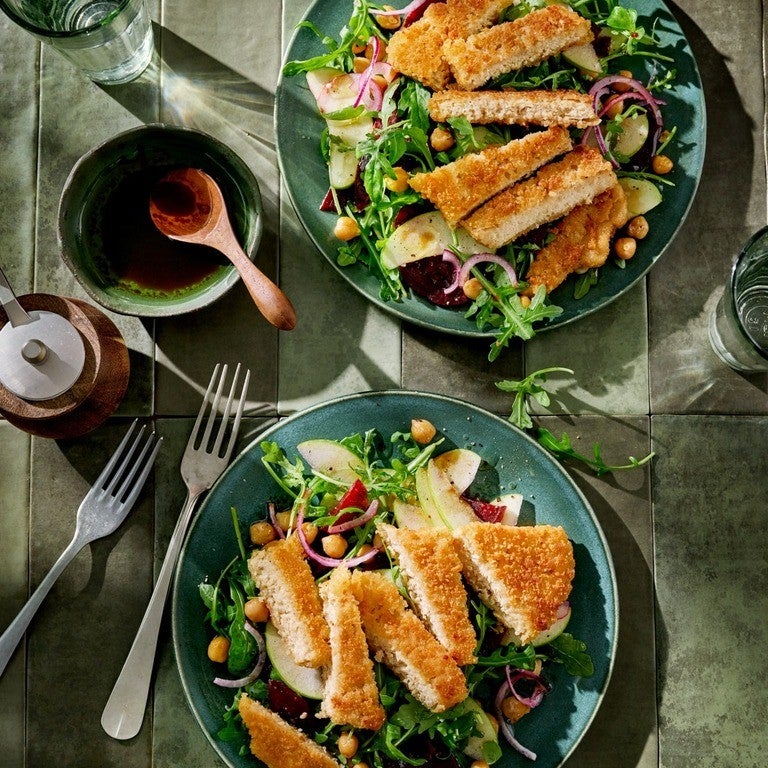 Kichererbsensalat mit Apfel und veganem Schnitzel