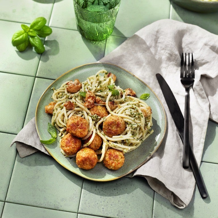 Nudeln mit Gemüsebällchen &amp; Brokkoli-Pesto