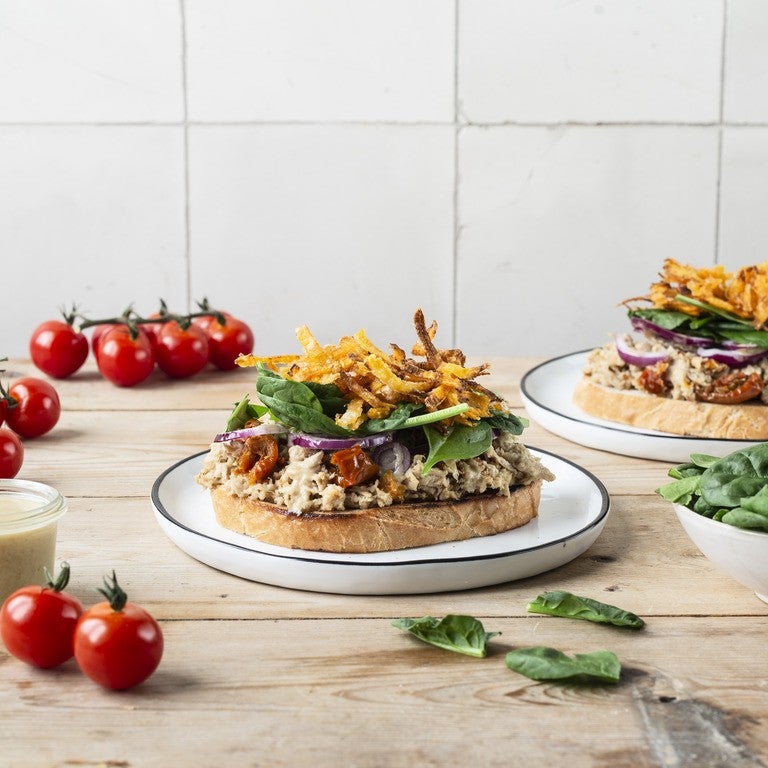 Mediterranes Thun-Visch Sandwich mit Süßkartoffelcrunch